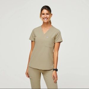 BRAND NEW FIGS SCRUBS size XL Never been worn